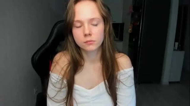 Image 4 of emilyrosie Stream on Chaturbate on 16 days ago