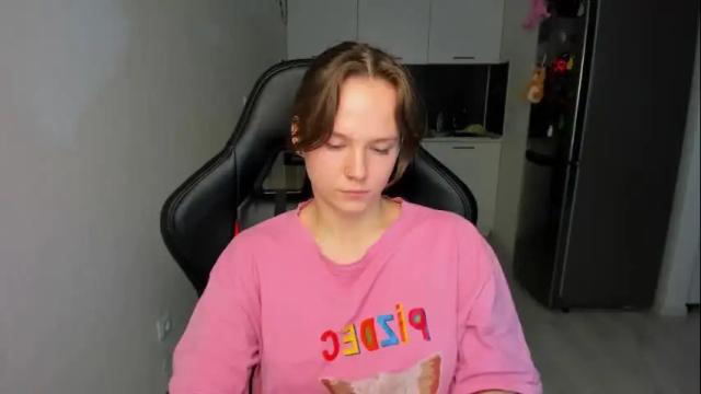 Image 12 of emilyrosie Stream on Chaturbate on 15 days ago