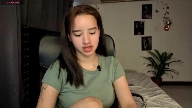 Image 12 of emilyrousex Stream on Chaturbate on 6 days ago