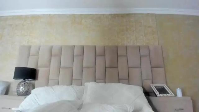Image 8 of emilysaeenz_ Stream on Chaturbate on 20 months ago
