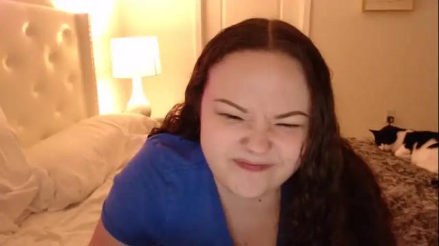Image 3 of emilysgotissues Stream on Chaturbate on 17 months ago