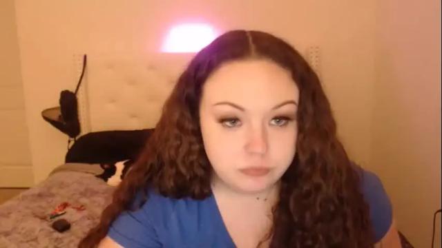 Image 7 of emilysgotissues Stream on Chaturbate on 14 months ago