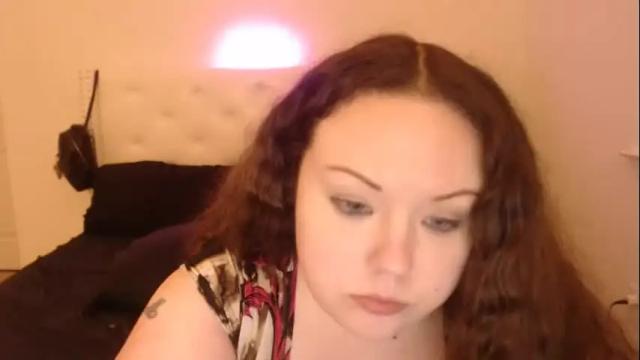 Image 4 of emilysgotissues Stream on Chaturbate on 14 months ago