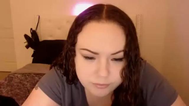 Image 4 of emilysgotissues Stream on Chaturbate on 13 months ago