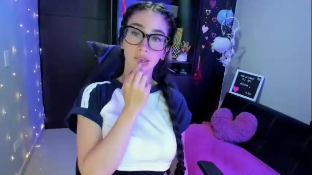 Image 8 of emilytafur Stream on Chaturbate on 4 months ago