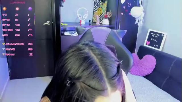 Image 4 of emilytafur Stream on Chaturbate on 3 months ago
