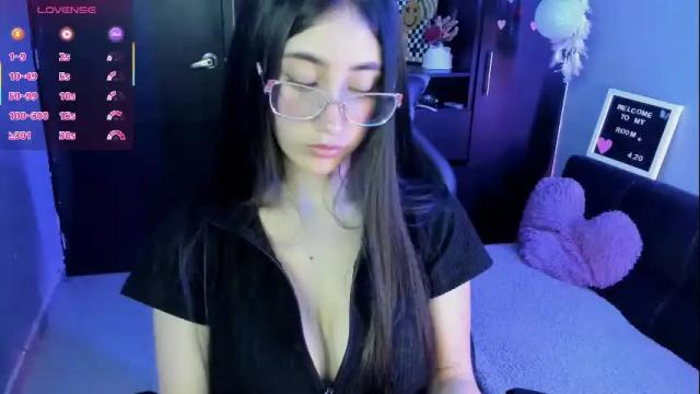 Image 4 of emilytafur Stream on Chaturbate on 3 months ago