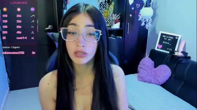 Image 10 of emilytafur Stream on Chaturbate on 3 months ago