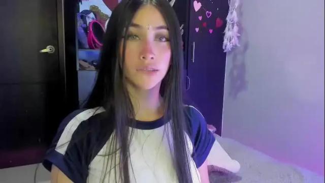 Image 2 of emilytafur Stream on Chaturbate on 2 months ago