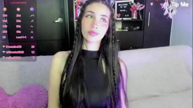 Image 12 of emilytafur Stream on Chaturbate on 2 months ago