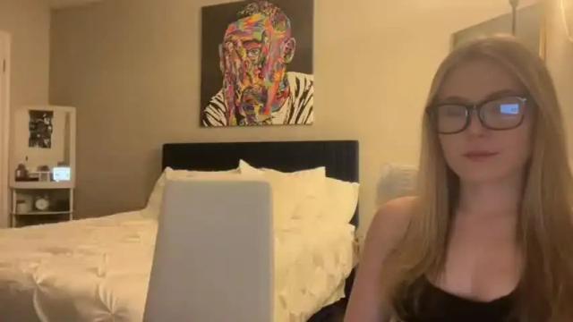 Image 2 of emilytaylorxo Stream on Chaturbate on 16 months ago