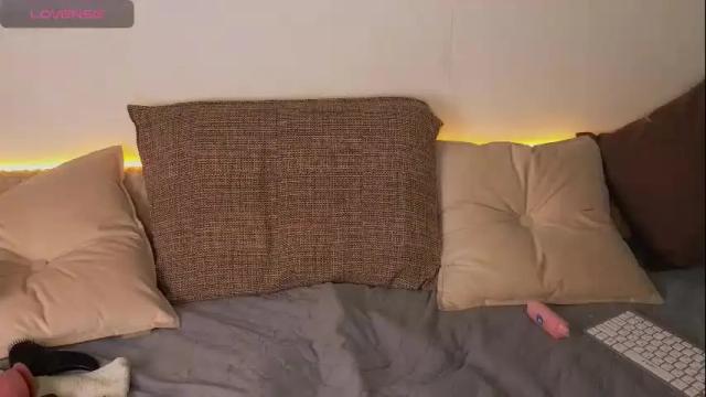 Image 10 of emilytrays Stream on Chaturbate on 1 month ago