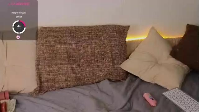 Image 7 of emilytrays Stream on Chaturbate on 21 days ago