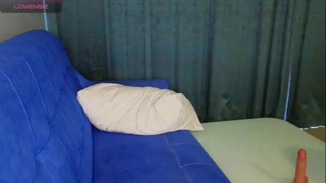 Image 4 of emilytrays Stream on Chaturbate on 13 days ago