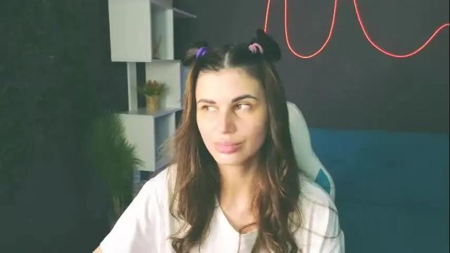 Image 3 of emilytucker Stream on Chaturbate on 1 month ago