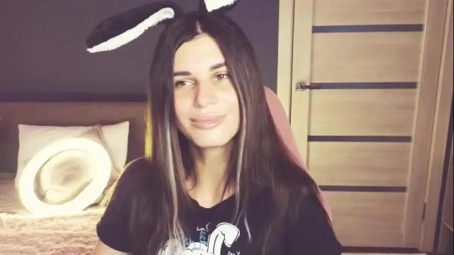 Image 2 of emilytucker Stream on Chaturbate on 22 days ago