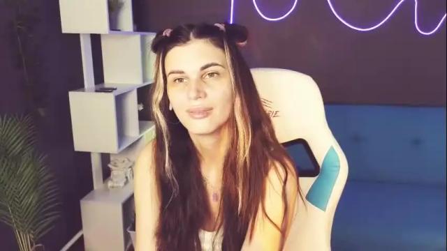 Image 3 of emilytucker Stream on Chaturbate on 15 days ago
