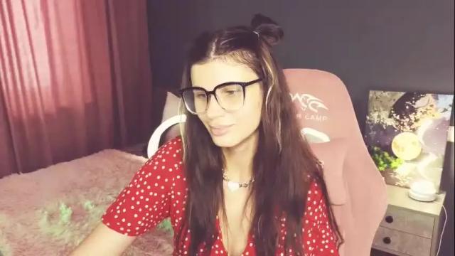 Image 12 of emilytucker Stream on Chaturbate on 11 days ago