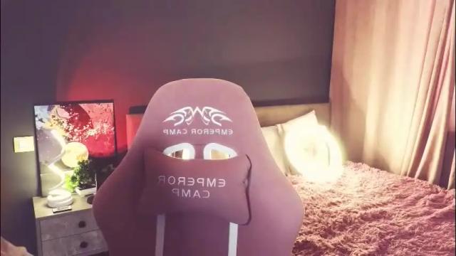 Image 3 of emilytucker Stream on Chaturbate on 2 months ago