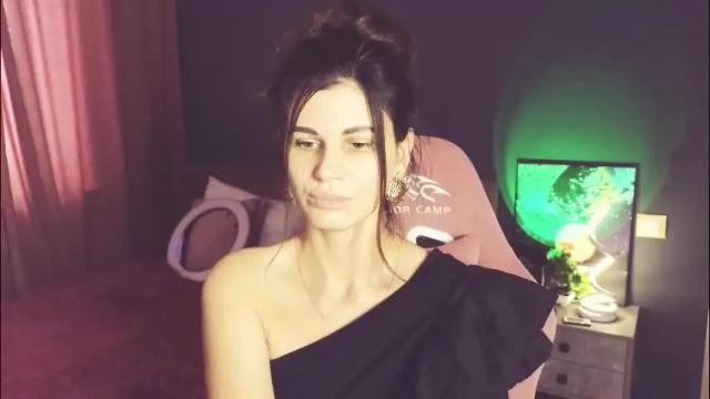 Image 3 of emilytucker Stream on Chaturbate on 2 months ago