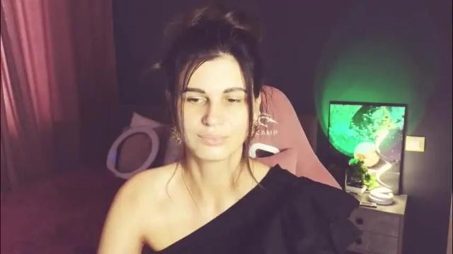 Image 4 of emilytucker Stream on Chaturbate on 2 months ago