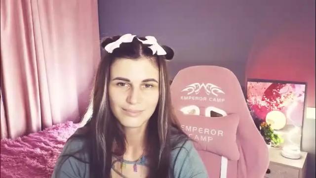 Image 3 of emilytucker Stream on Chaturbate on 2 months ago