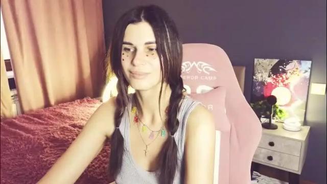 Image 2 of emilytucker Stream on Chaturbate on 2 months ago