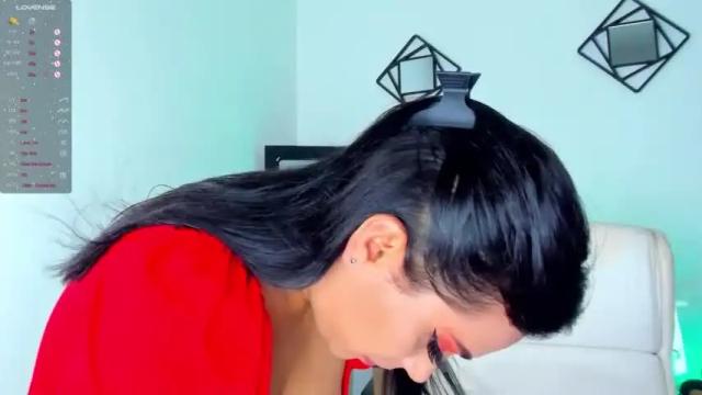 Image 6 of emilyvega__ Stream on Chaturbate on 15 months ago