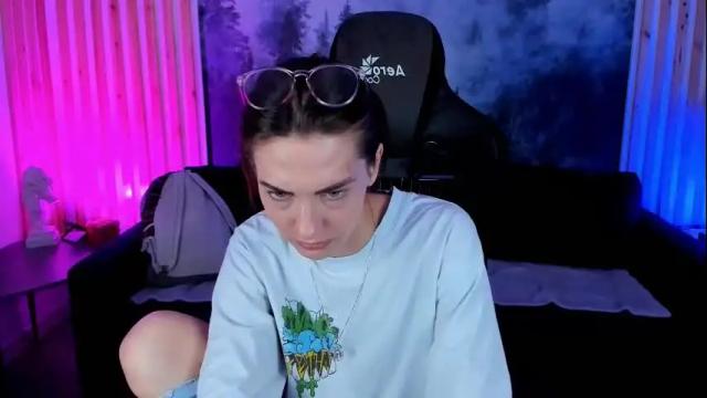 Image 2 of emilywiled Stream on Chaturbate on 1 month ago