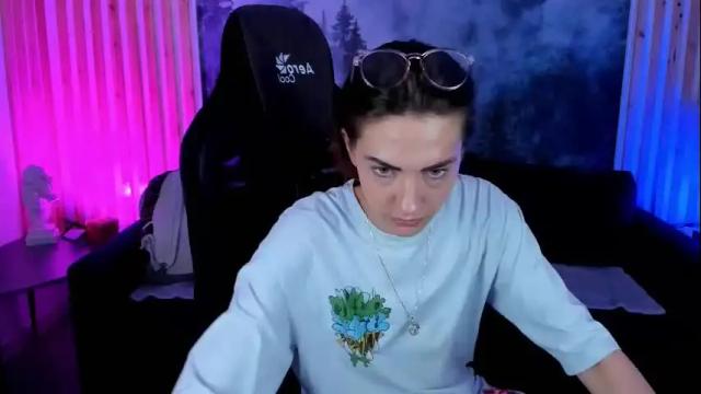 Image 4 of emilywiled Stream on Chaturbate on 1 month ago