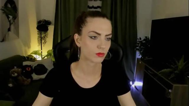 Image 3 of emilywiled Stream on Chaturbate on 1 month ago
