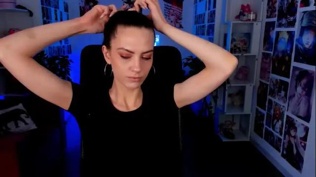Image 3 of emilywiled Stream on Chaturbate on 1 month ago