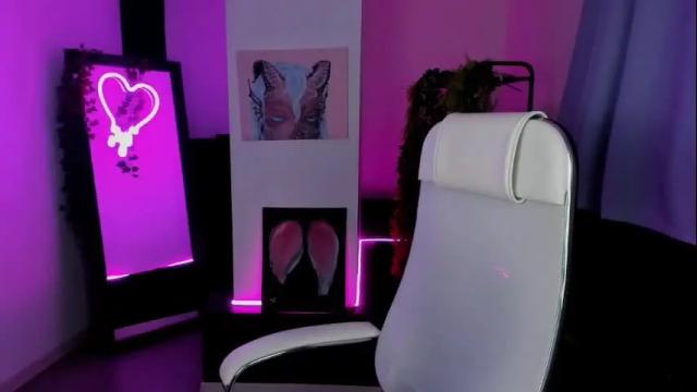 Image 2 of emilywiled Stream on Chaturbate on 1 month ago