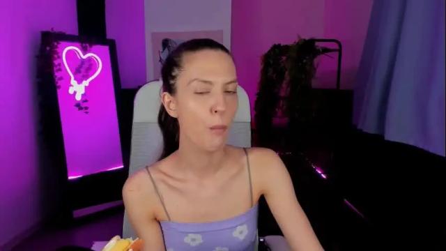 Image 3 of emilywiled Stream on Chaturbate on 1 month ago