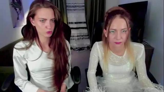 Image 3 of emilywiled Stream on Chaturbate on 25 days ago