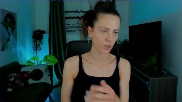 Image 7 of emilywiled Stream on Chaturbate on 22 days ago