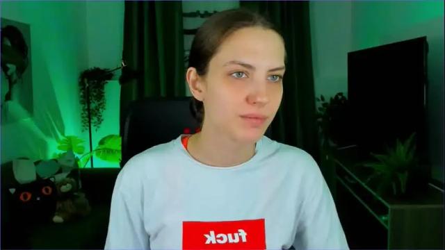 Image 2 of emilywiled Stream on Chaturbate on 16 days ago