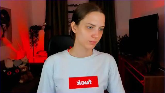 Image 4 of emilywiled Stream on Chaturbate on 16 days ago