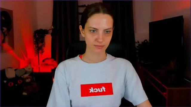 Image 6 of emilywiled Stream on Chaturbate on 16 days ago
