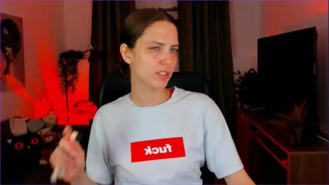 Image 7 of emilywiled Stream on Chaturbate on 16 days ago