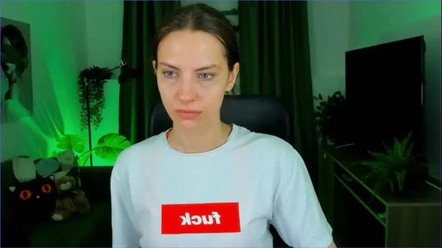 Image 8 of emilywiled Stream on Chaturbate on 16 days ago
