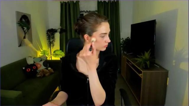 Image 11 of emilywiled Stream on Chaturbate on 15 days ago