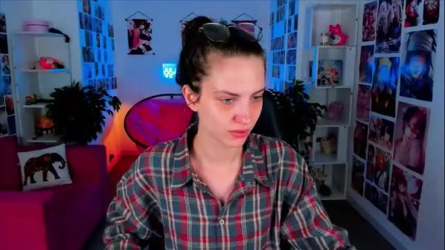 Image 2 of emilywiled Stream on Chaturbate on 4 days ago