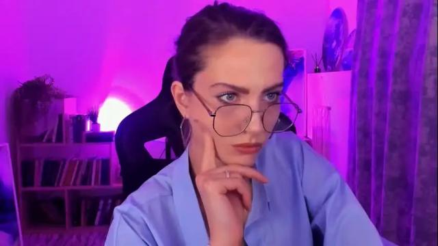 Image 2 of emilywiled Stream on Chaturbate on 3 days ago