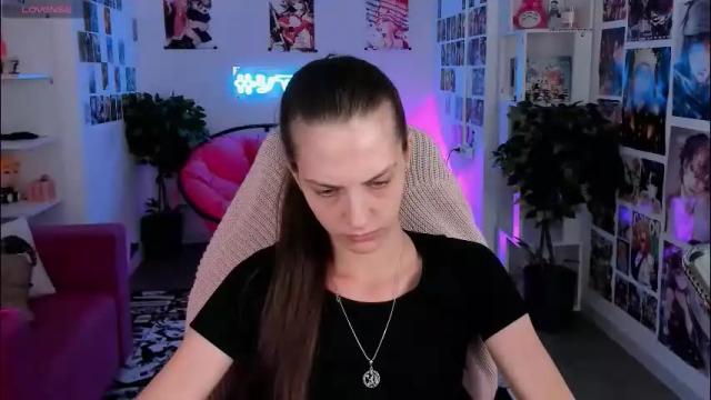 Image 4 of emilywiled Stream on Chaturbate on 4 months ago