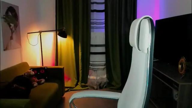 Image 2 of emilywiled Stream on Chaturbate on 4 months ago