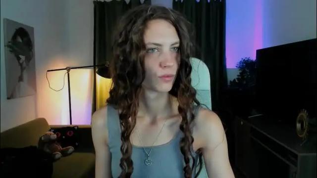 Image 4 of emilywiled Stream on Chaturbate on 4 months ago