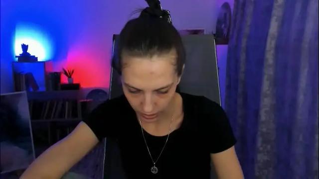 Image 4 of emilywiled Stream on Chaturbate on 4 months ago