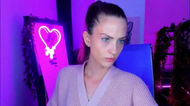 Image 3 of emilywiled Stream on Chaturbate on 4 months ago