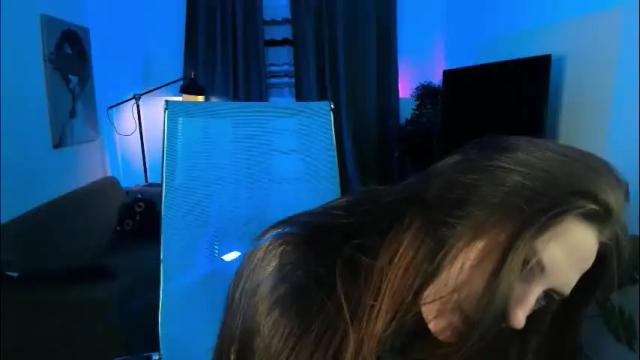 Image 2 of emilywiled Stream on Chaturbate on 3 months ago